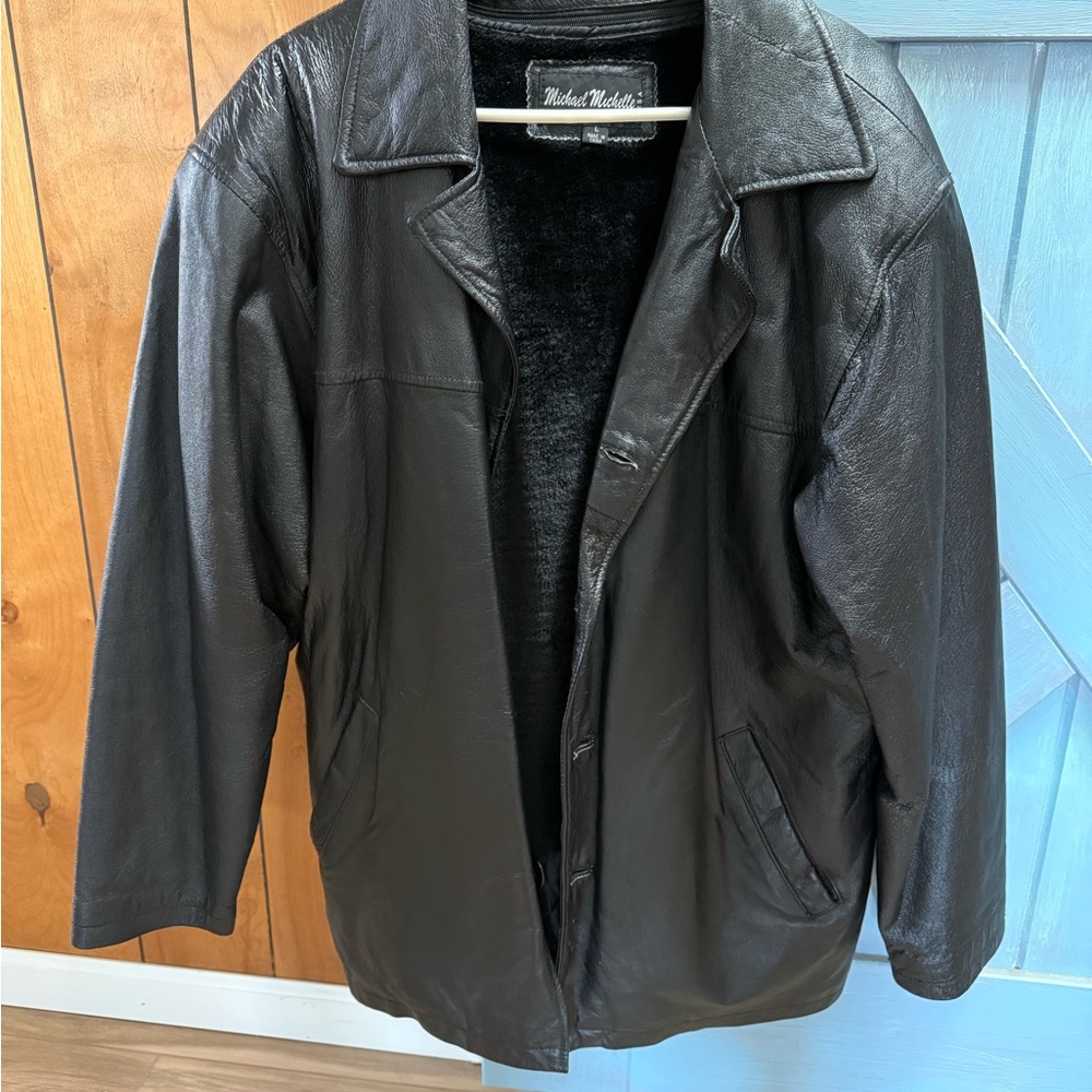 Classic Black Leather Jacket with Folded Collar